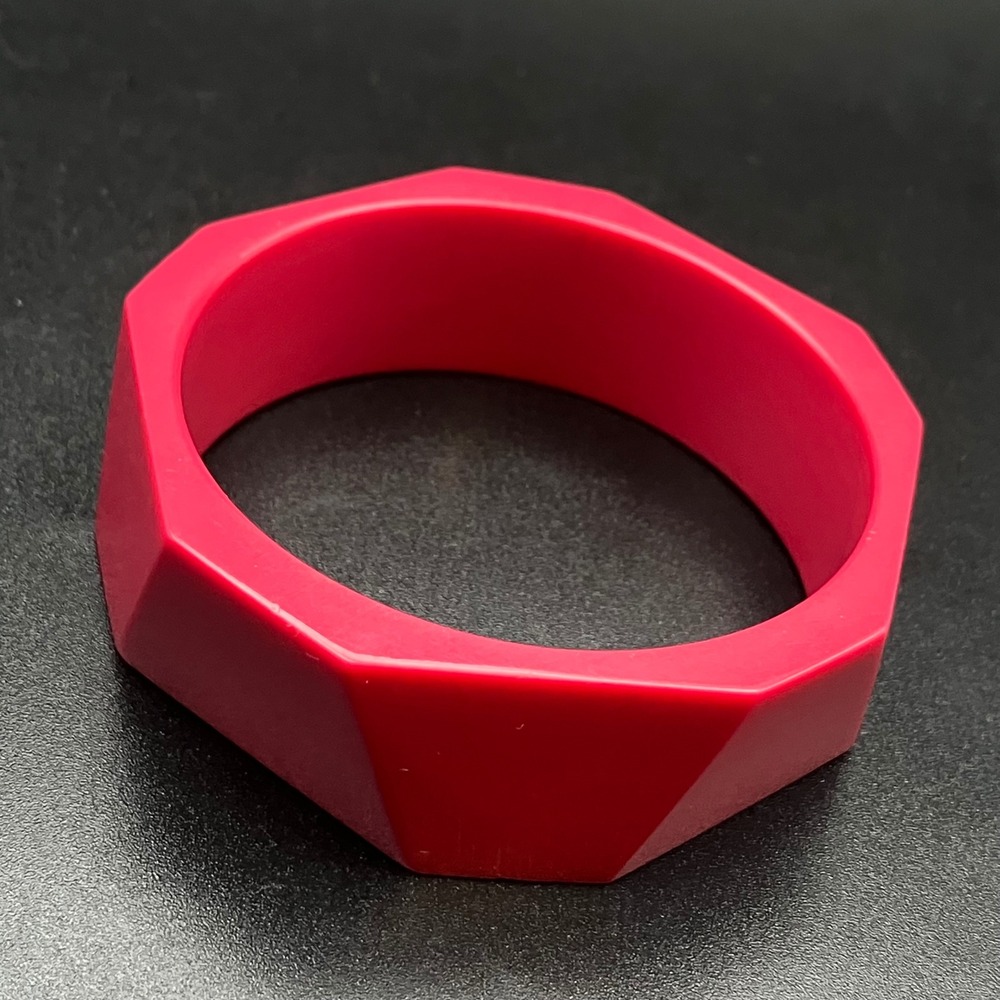 Vintage Bangle Bracelet Hot Pink Chunky Faceted Plastic Size 8" - Picture 3 of 7